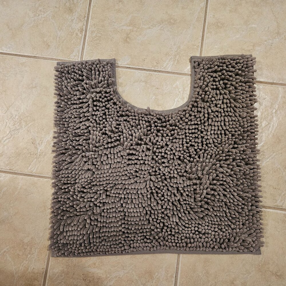 U Sharped Toilet Contour Mat 20 x 20 Inches Brand New